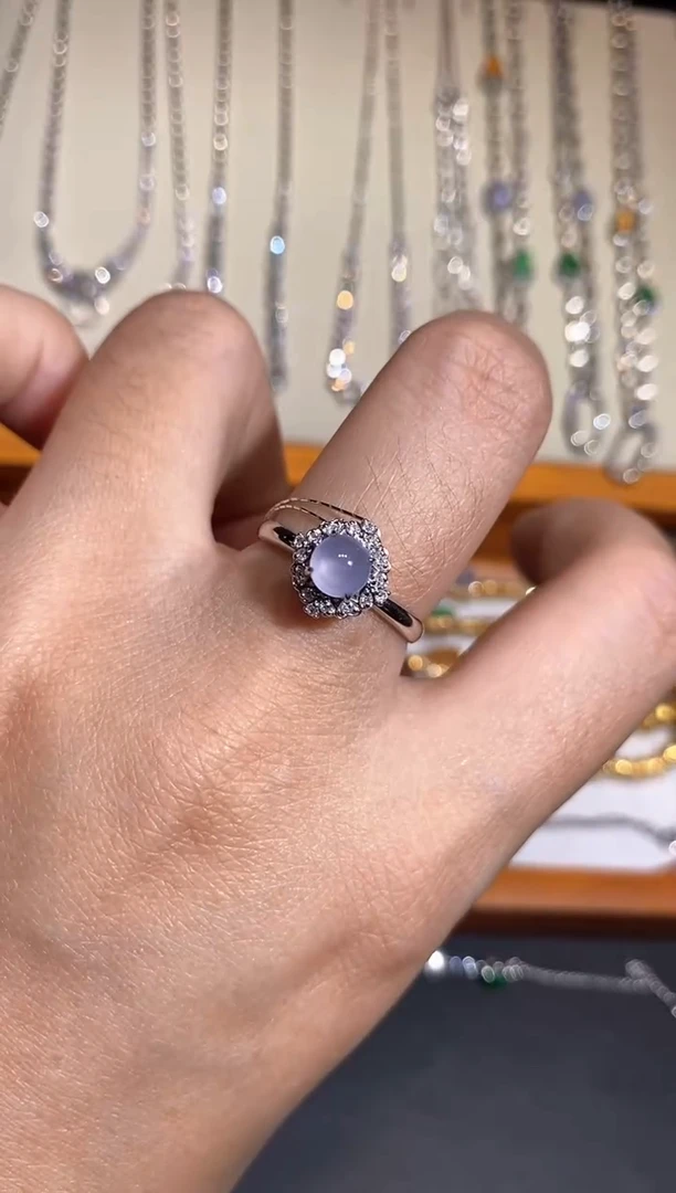 18K金镶嵌戒指翡翠戒指