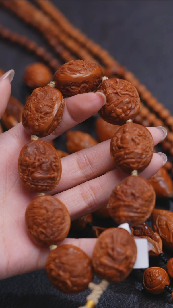 手串橄榄核上****z十八龙观音