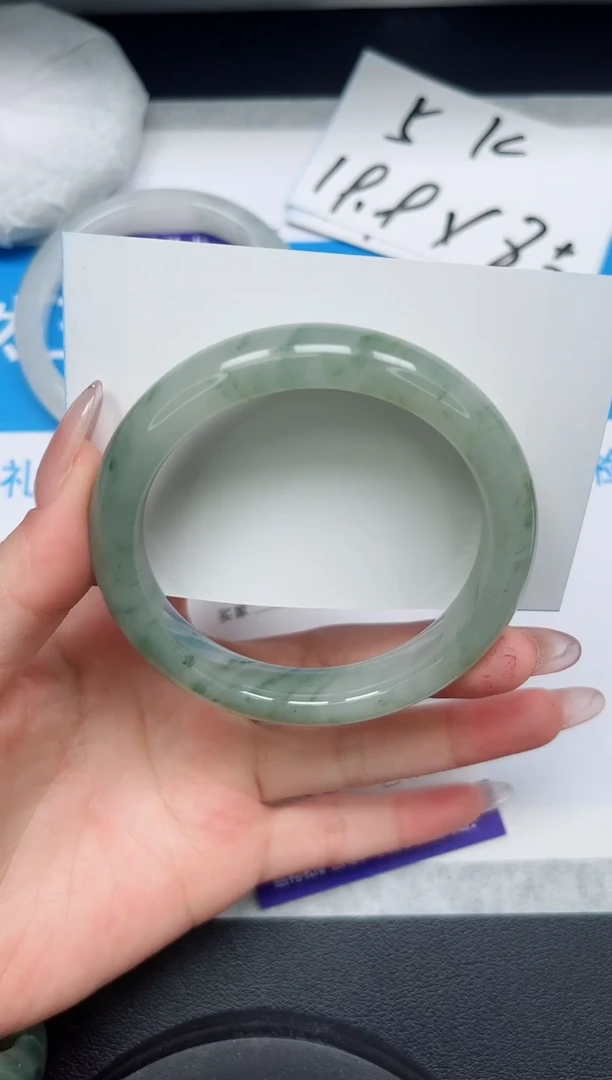 【闪购商品】石英质玉手镯未镶嵌32