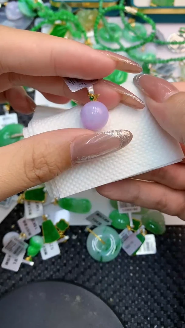 颈饰18K金镶嵌翡翠1