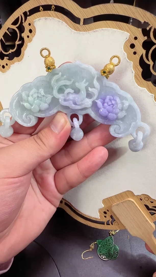 【闪购商品】翡翠颈饰未镶嵌牌子