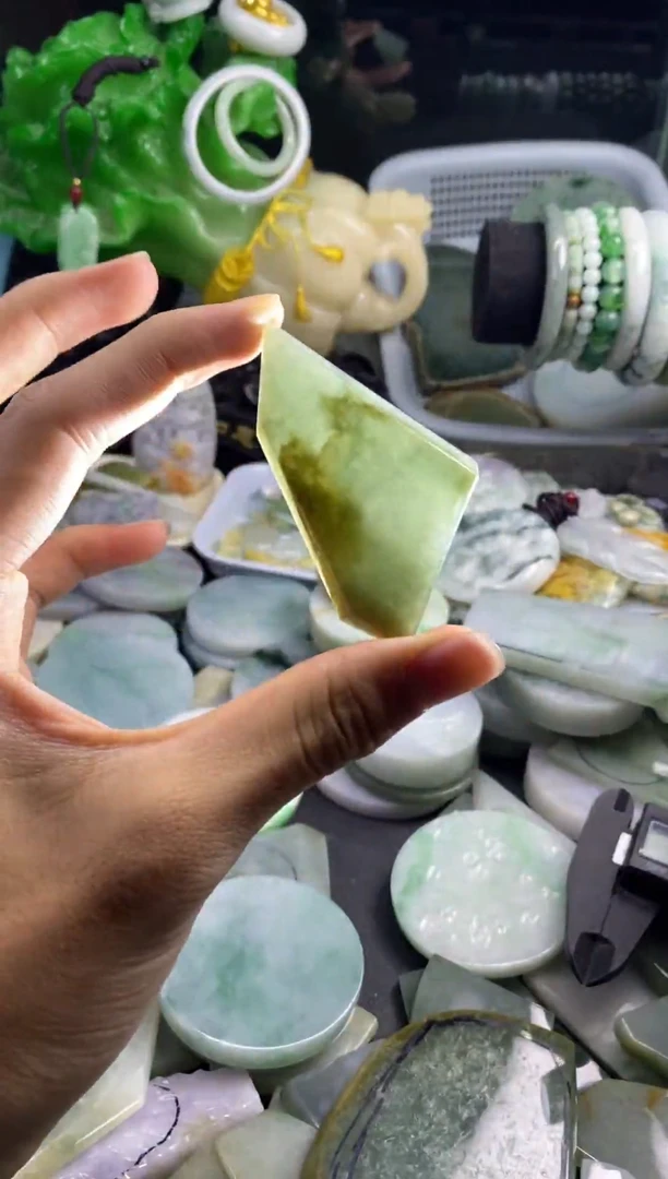 散珠翡翠A货翡翠