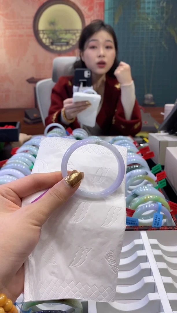 【闪购商品】翡翠手镯未镶嵌多人10810