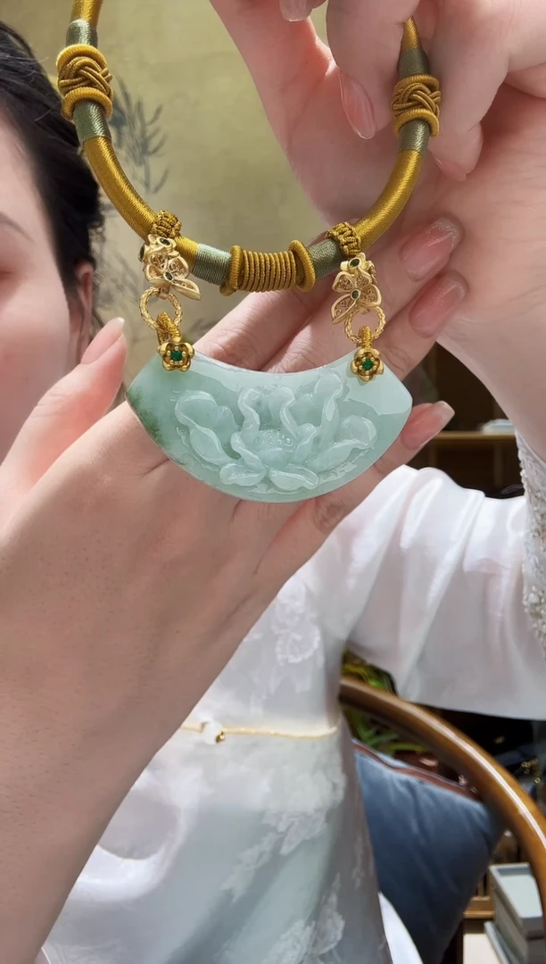 颈饰未镶嵌翡翠吊坠