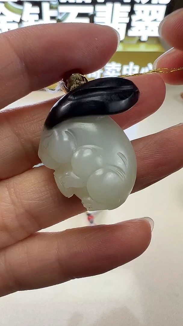 颈饰未镶嵌和田玉吊坠