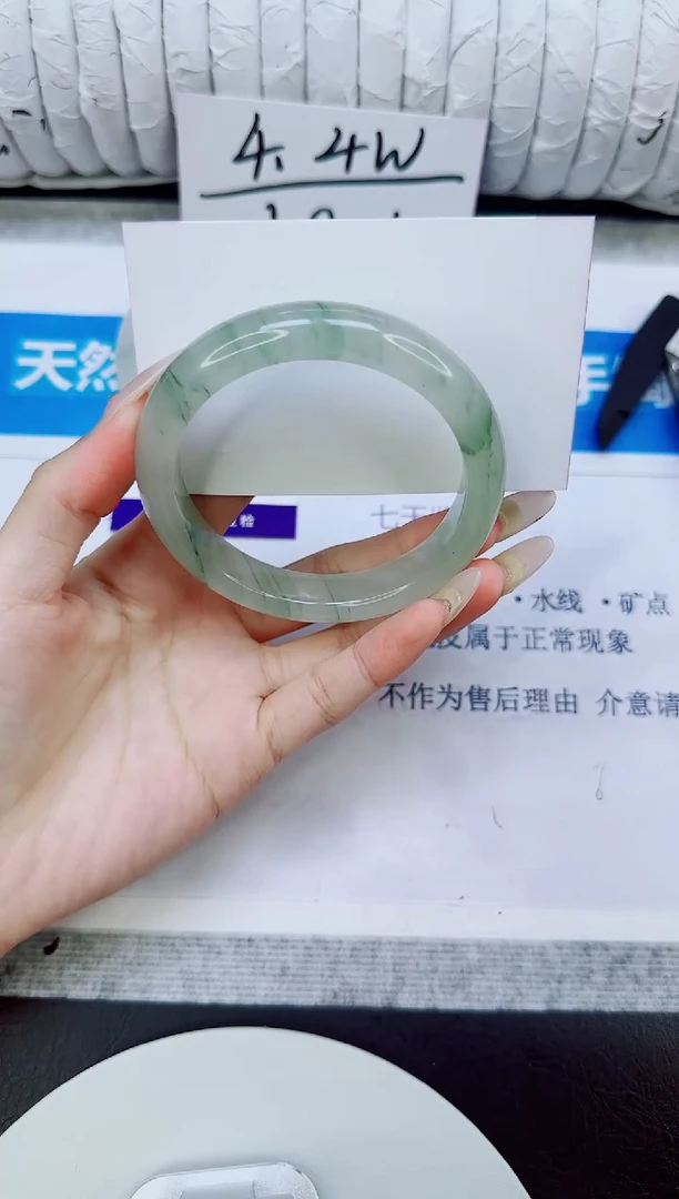 未镶嵌手镯石英质玉251/58.2