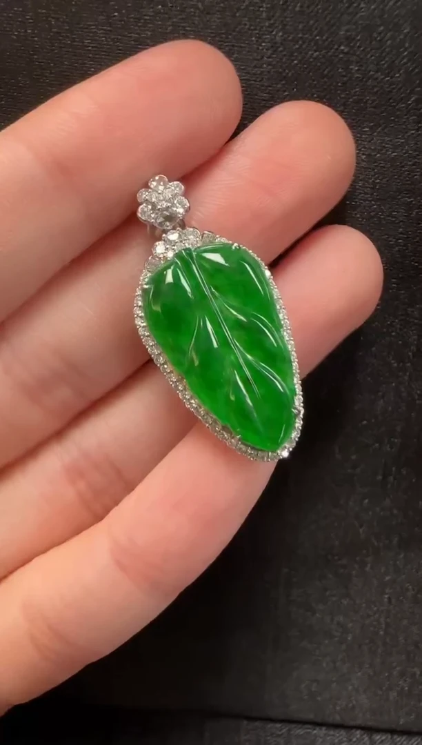 颈饰18K金镶嵌翡翠022叶子一个