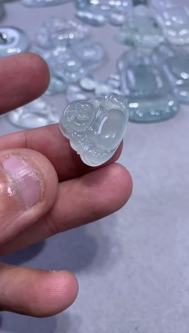 颈饰未镶嵌翡翠佛公480  19.8  25.4  4.7