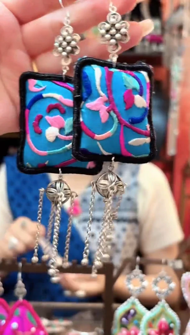 织绣云织谣民族风精美饰品   559