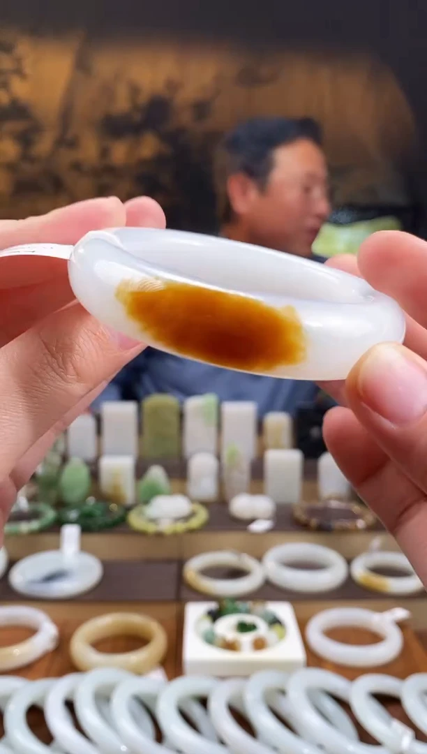 未镶嵌手镯和田玉（糖玉）糖白 一口糖 羊脂白级 53.5圈口