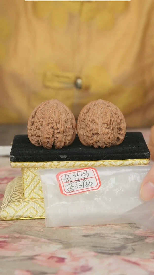文玩核桃把件密纹