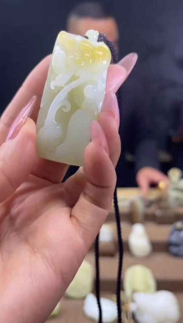 颈饰未镶嵌和田玉1