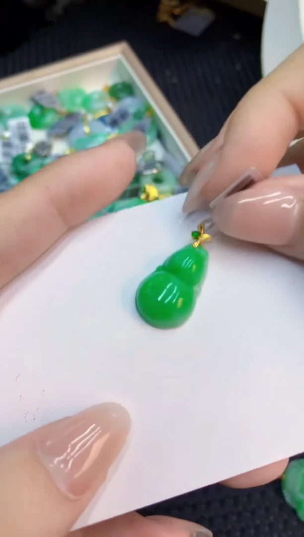 翡翠未镶嵌吊坠(不含链)1