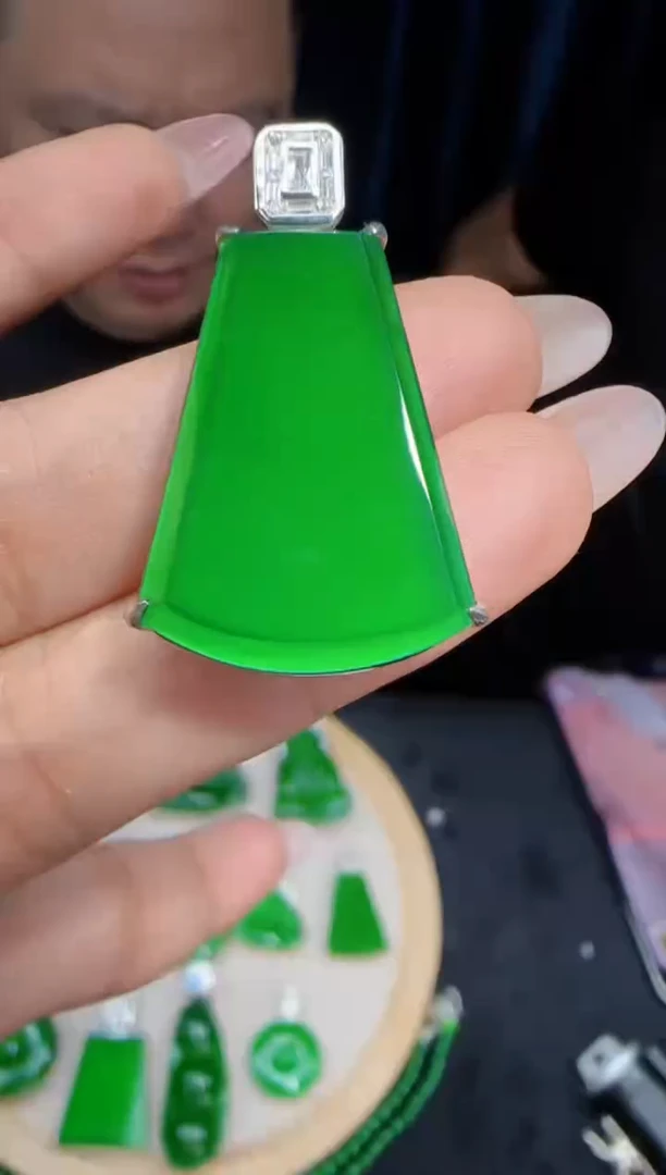 未镶嵌定制翡翠翡翠吊坠54