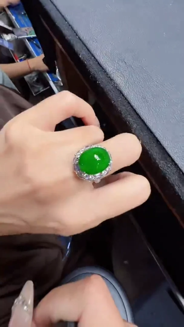 未镶嵌定制翡翠翡翠A货有轻微色差属于正常现象，戒指多样性发货1
