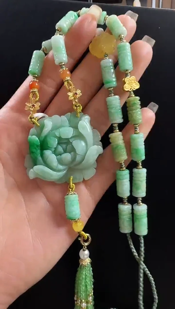 颈饰未镶嵌翡翠花牌