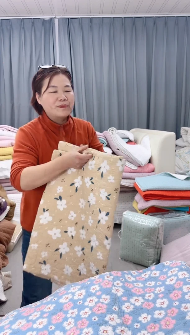 棉2.2*2.4米色碎花纯棉床盖