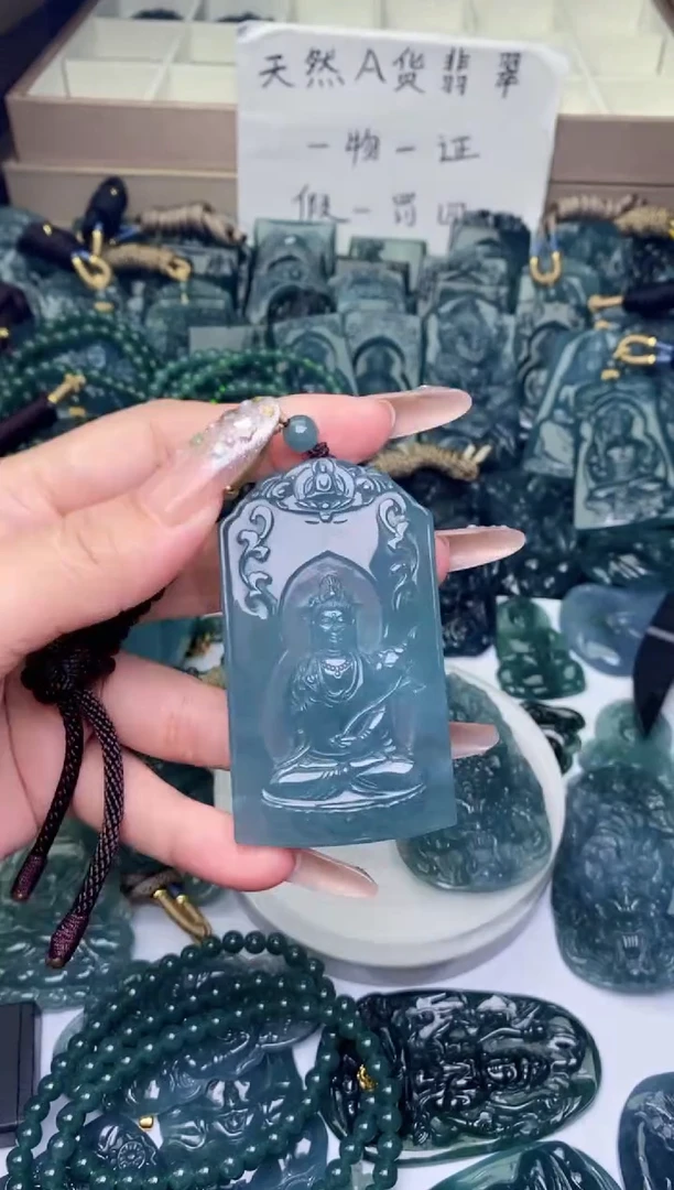 颈饰未镶嵌翡翠
