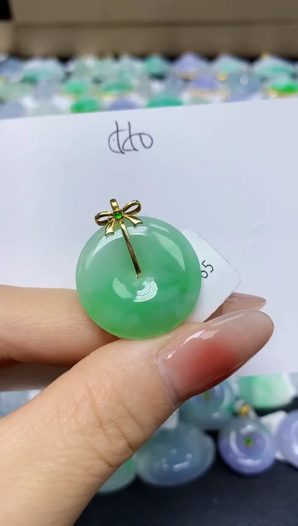 翡翠18K金镶嵌颈饰 天然缅甸翡翠A货