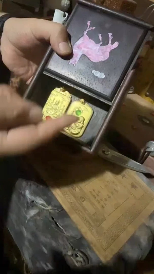 木闪电购链接精品摆件一个观一个佛牌带盒子