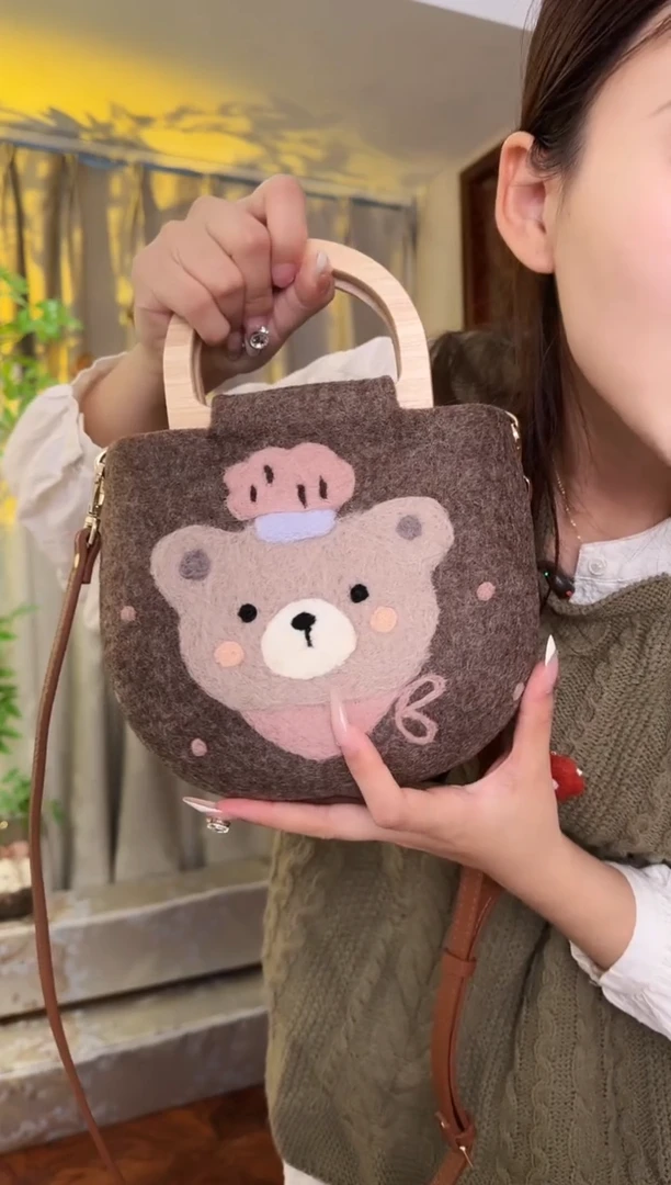 羊毛非遗纯手工包  D木小圆包厨师帽小熊