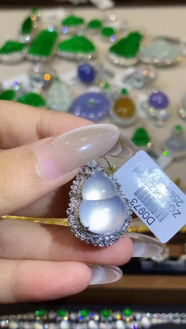 翡翠18K金镶嵌吊坠(不含链)SY0973多样性发其一