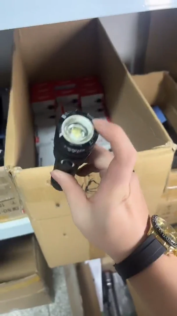 【三秒点火】超强功率铝合金强光手电筒