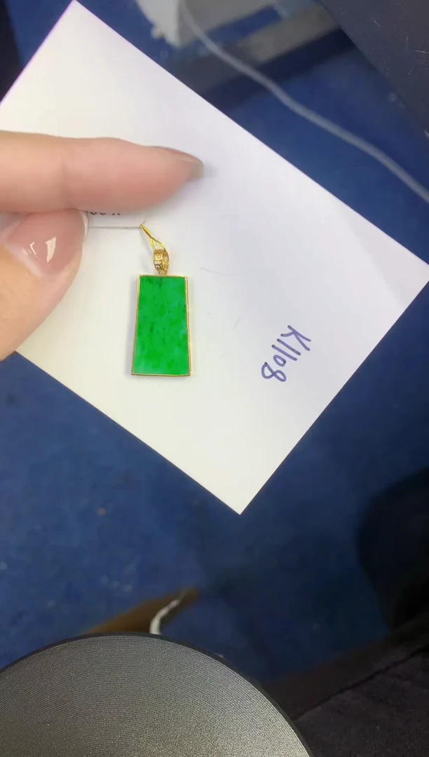 颈饰18K金镶嵌翡翠缅甸天然翡翠A货