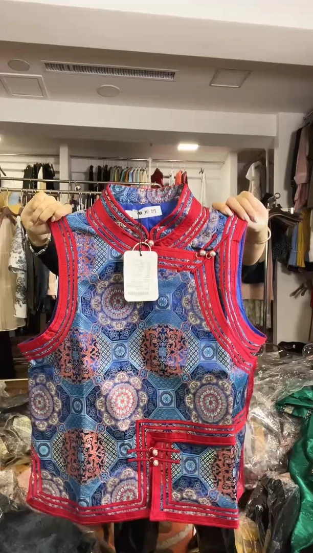 马甲   185男    220斤