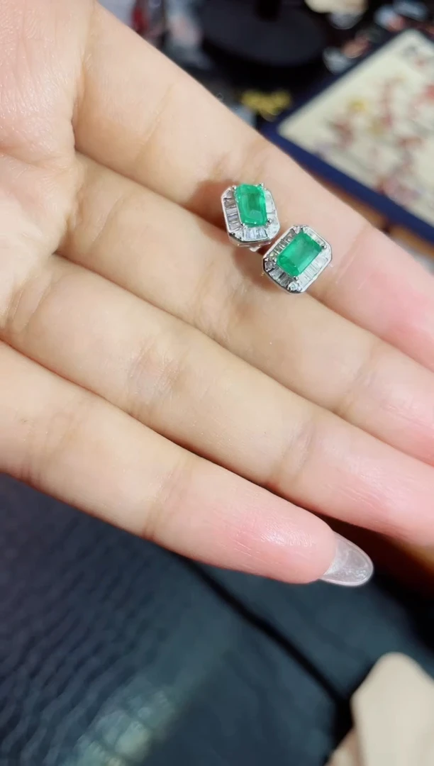 【闪购商品】祖母绿耳饰银S925镶嵌耳饰