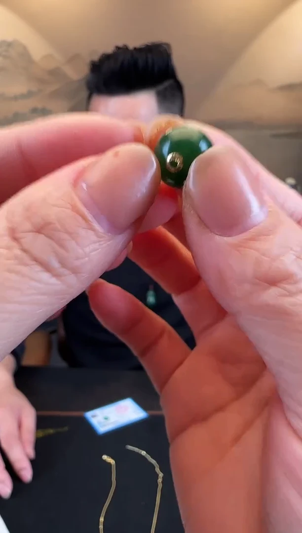 颈饰18K金镶嵌和田玉卡12单珠（带链子）