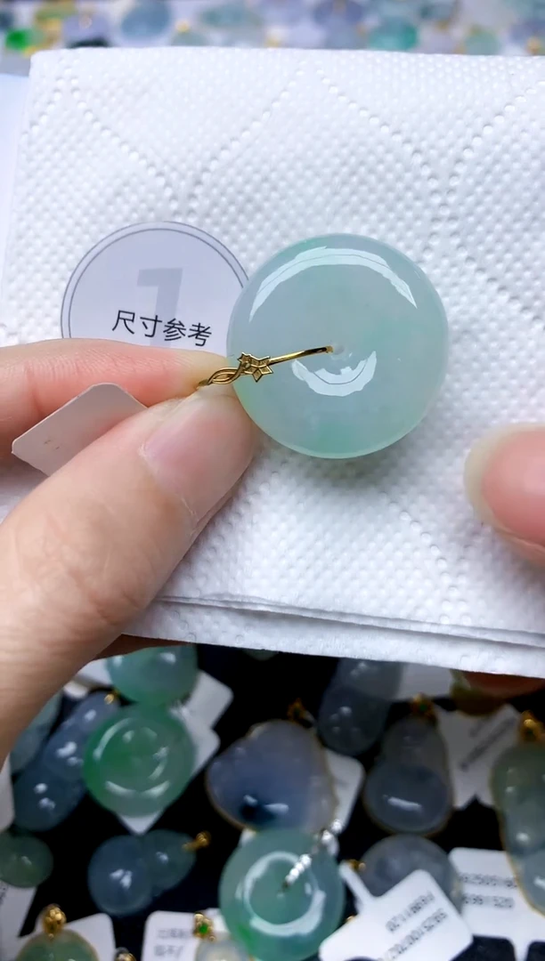 颈饰18K金镶嵌翡翠天然A货翡翠