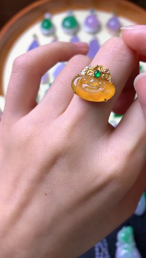 【闪购商品】翡翠吊坠(赠链)18K金镶嵌吊坠