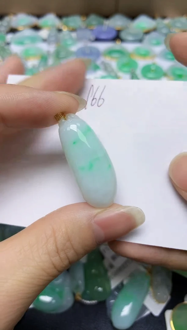 翡翠未镶嵌颈饰 天然翡翠A货