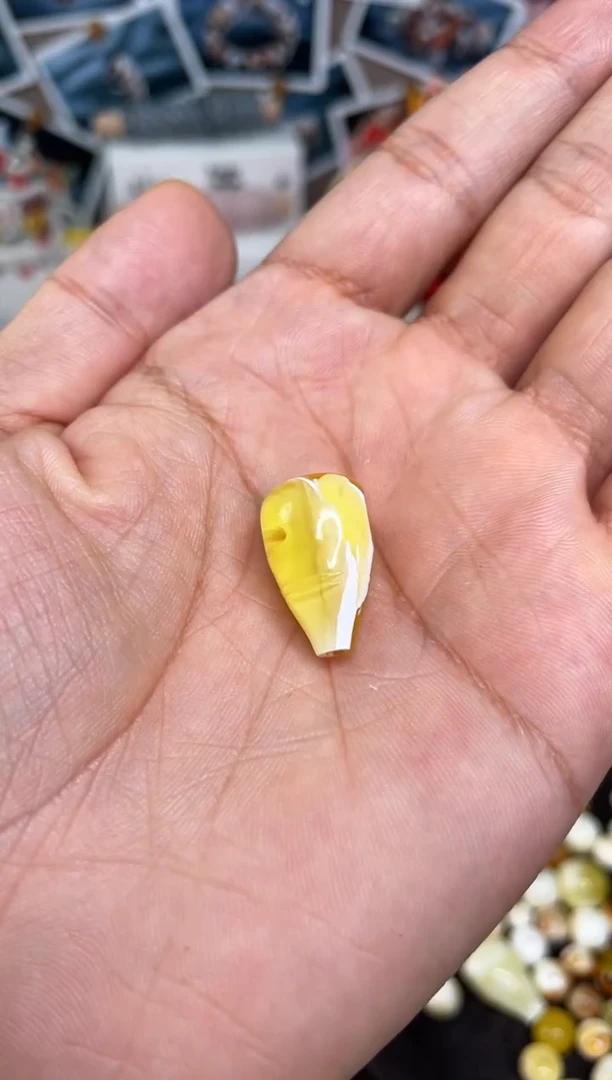 未镶嵌琥珀裸石小**造蜜蜡