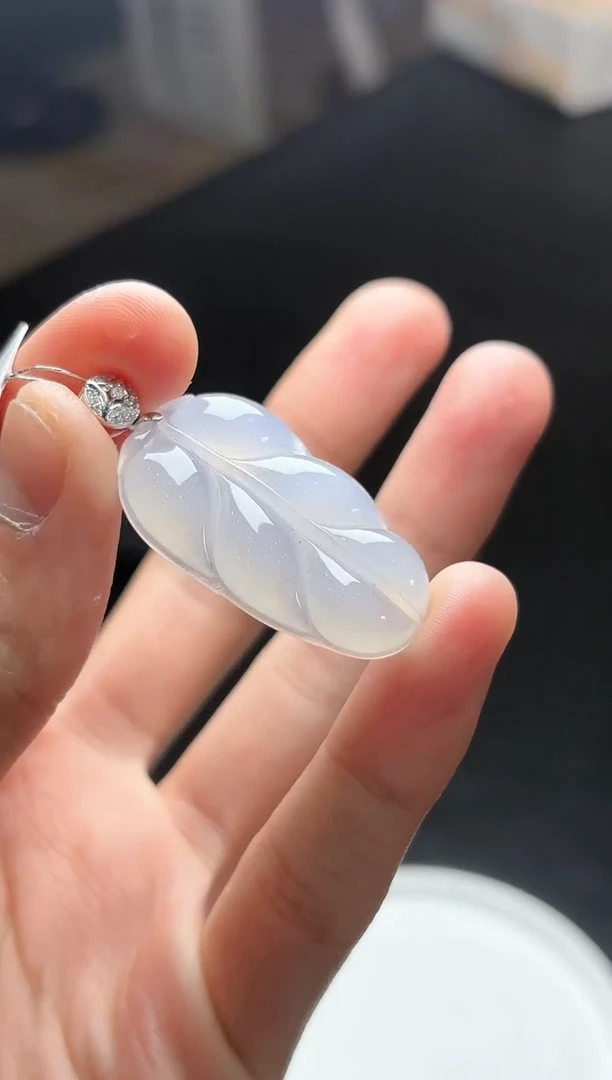 【闪购商品】翡翠颈饰18K金镶嵌叶子