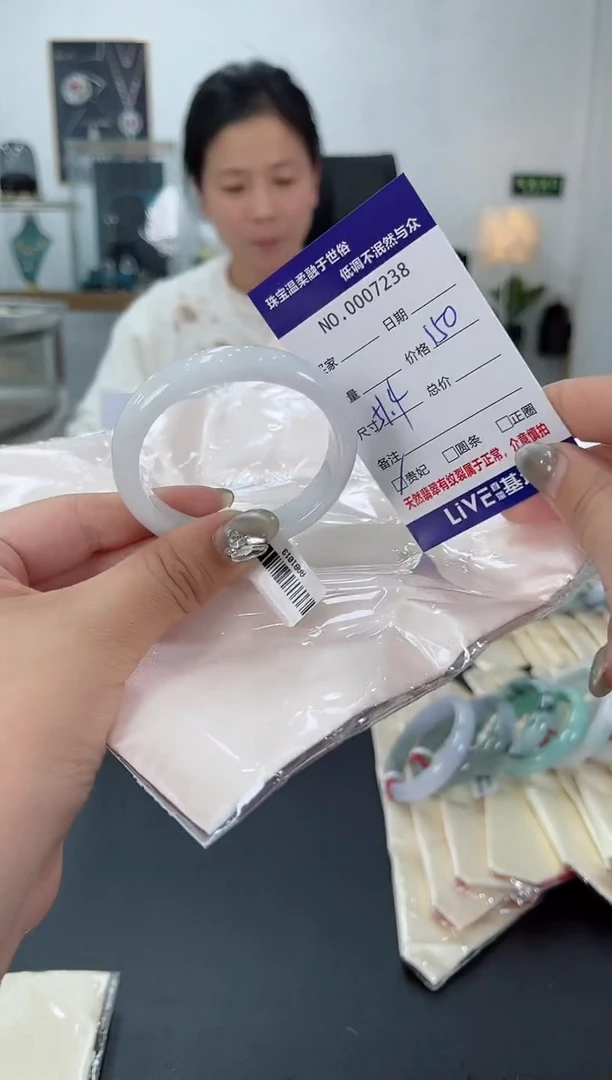 【闪购商品】翡翠手镯未镶嵌天然翡翠A货