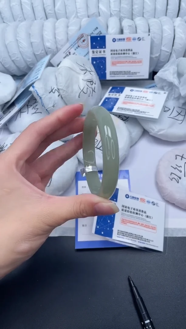 未镶嵌手镯石英质玉114-58D