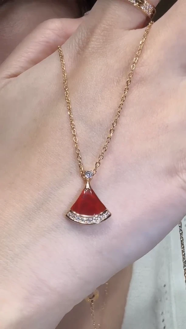 项链18K金镶嵌钻石钻石裙子项链ghj