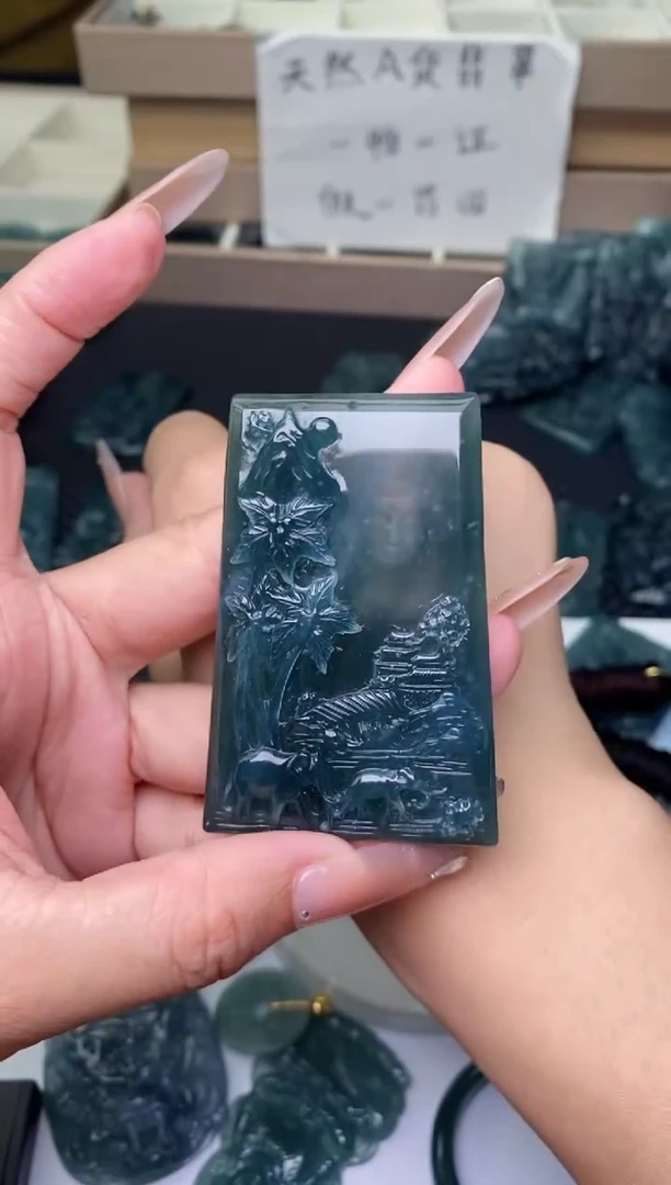 颈饰未镶嵌翡翠