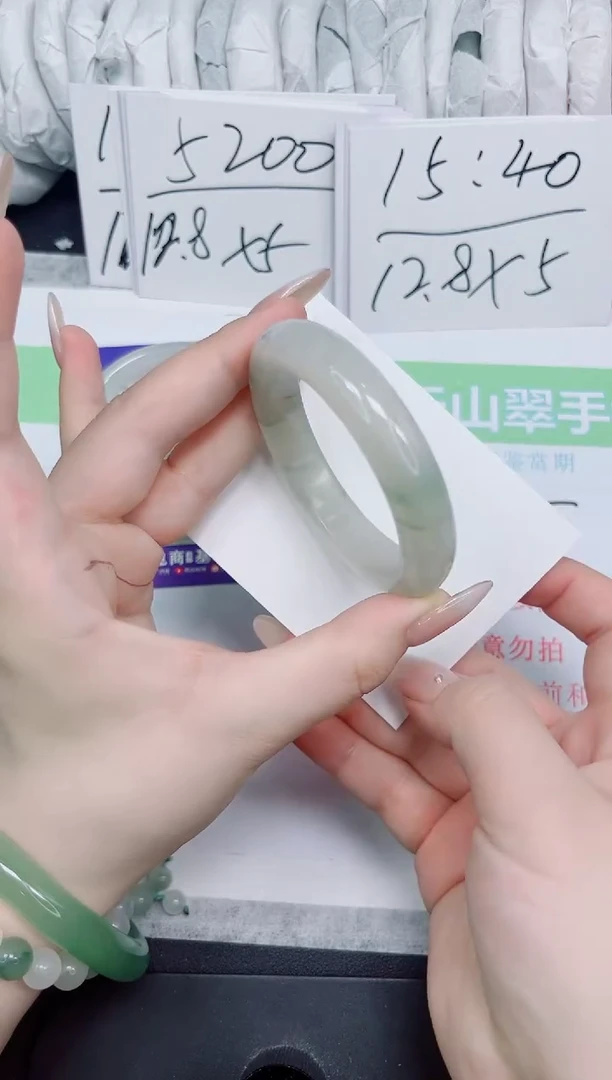 石英质玉手镯未镶嵌219-
