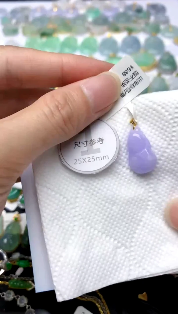 颈饰18K金镶嵌翡翠天然A货翡翠