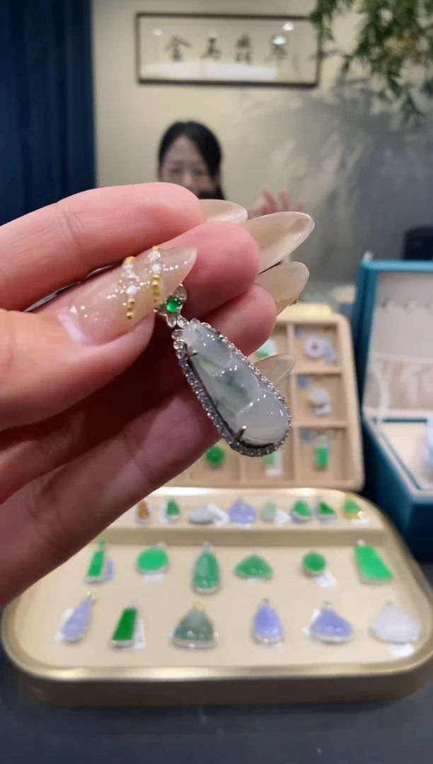 【闪购商品】翡翠吊坠(不含链)银S925镶嵌豆子