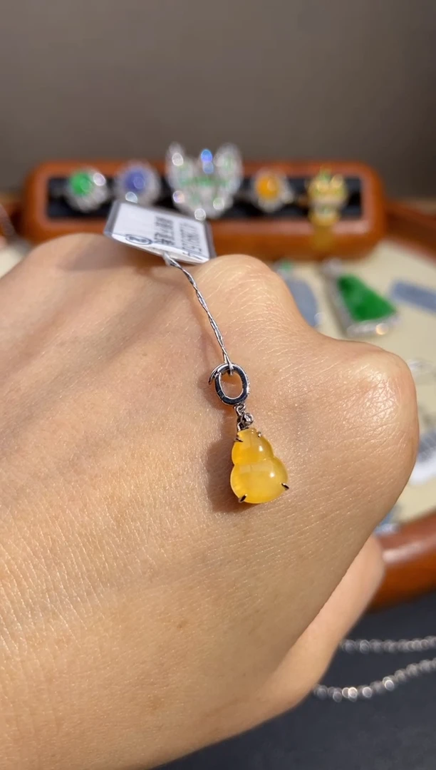 【闪购商品】翡翠颈饰18K金镶嵌吊坠