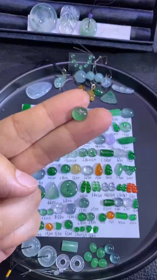 未镶嵌挂件翡翠蛋面