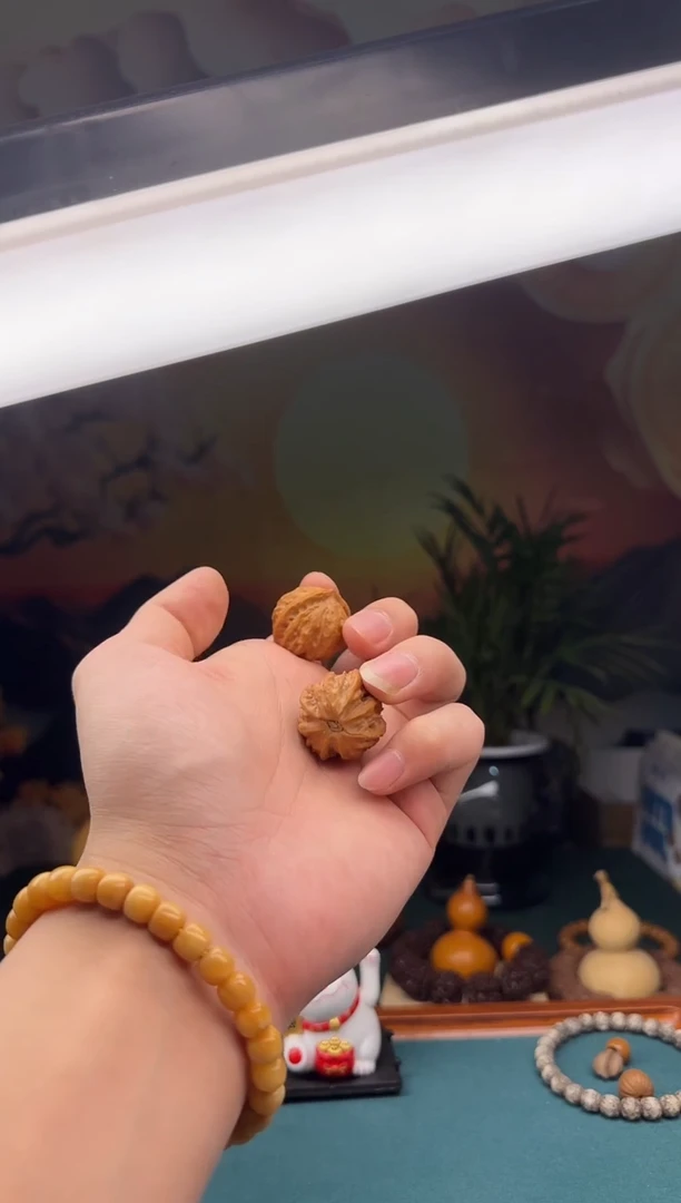 【闪购商品】文玩核桃吊坠小秋子一对（小手捻）