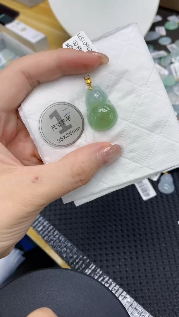 颈饰18K金镶嵌翡翠111111111