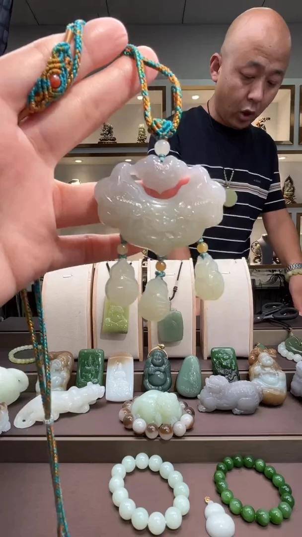颈饰未镶嵌和田玉苏
