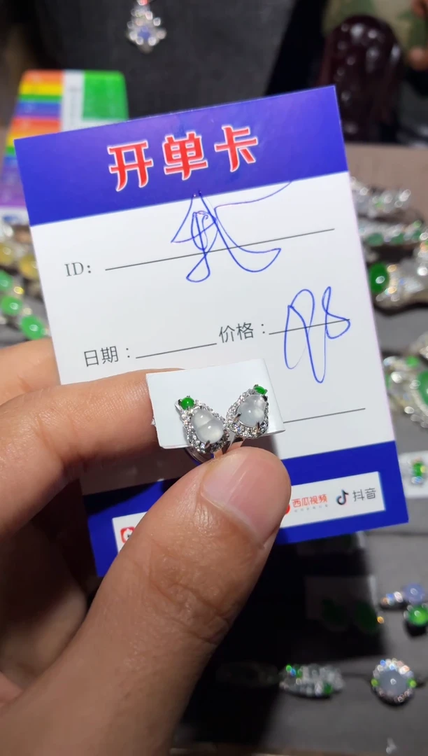 翡翠银S925镶嵌耳饰 我不想去上学