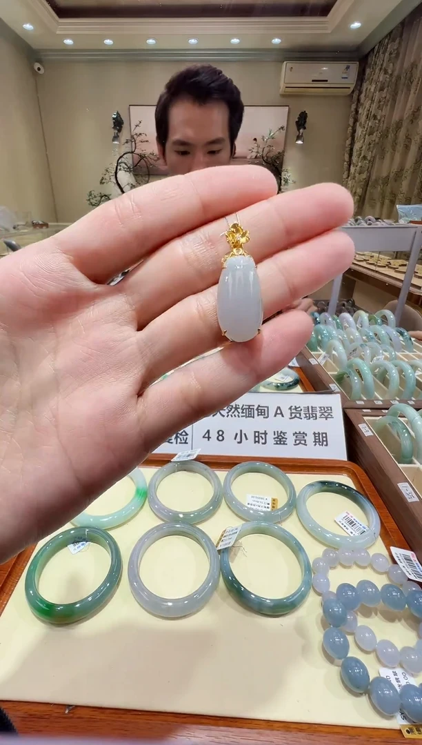 颈饰银S925镀金镶嵌翡翠-纯天然缅甸A货翡翠吊坠-福瓜吊坠